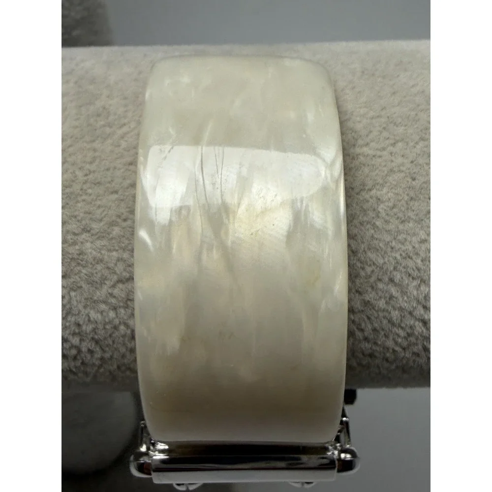 R.J. Graziano RJG134L Ladies Cuff Bangle Watch New Battery 31MM 6